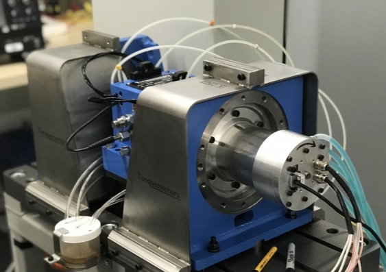 　　The new motor, designed and built by the UNSW team, is an improvement on the existing IPMSM (Internal Permanent Magnet Synchronous Motor), which is primarily used for traction drives in electric vehicles.  Image credit: Guoyo Chu/University of New South Wales